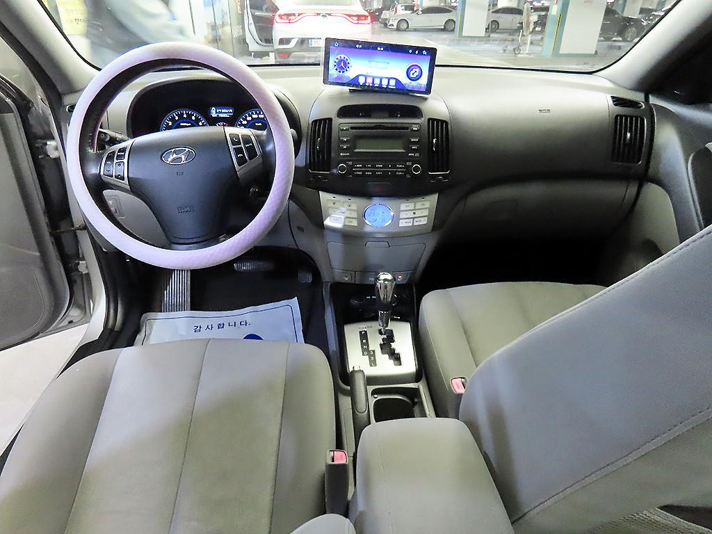 HYUNDAI Avante - Vista 10