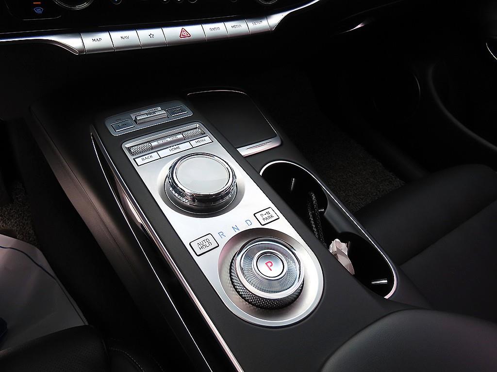 Genesis GV70 - Vista 11