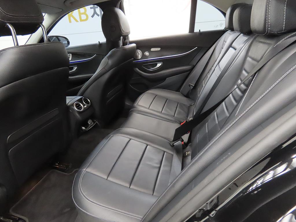 Mercedes Benz E class - Vista 6