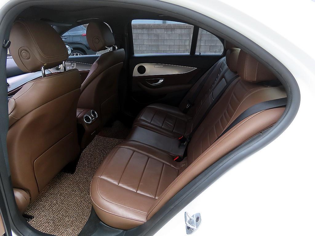 Mercedes Benz E class - Vista 6