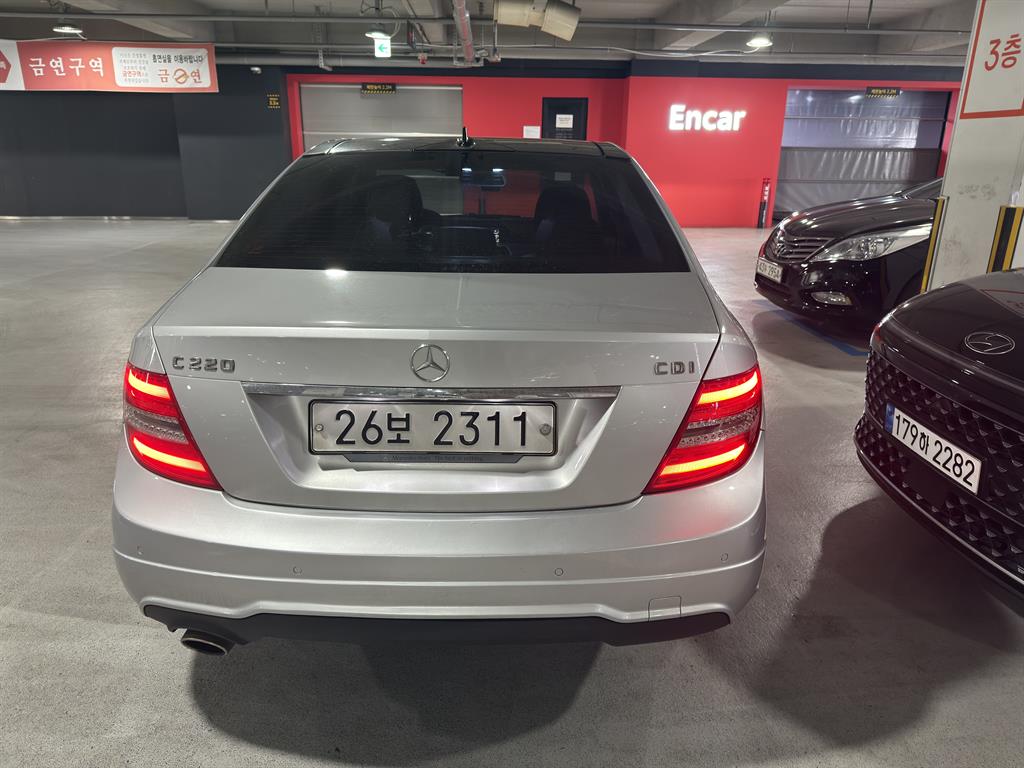 Mercedes Benz C Class - Vista 5