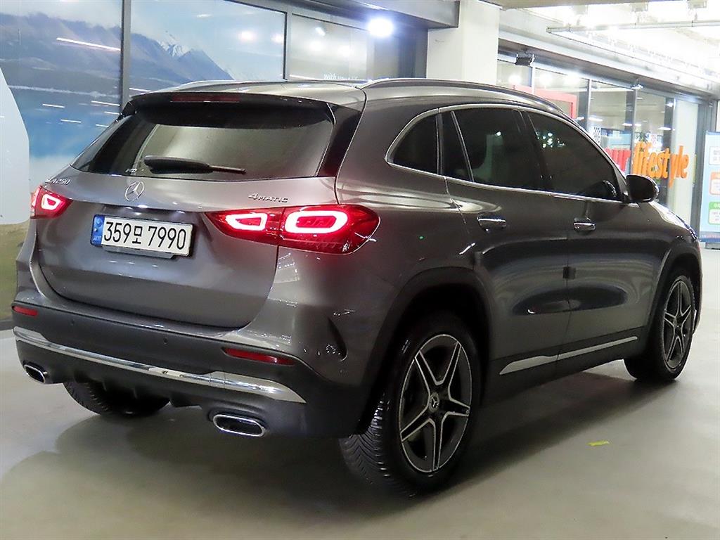 Mercedes Benz GLA Class - Vista 4