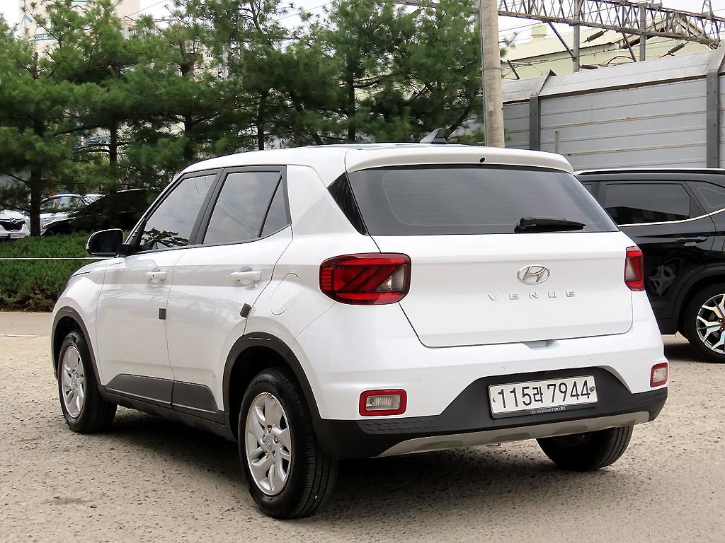 HYUNDAI Venue - Vista 3