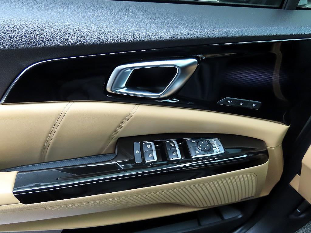 KIA Carnival - Vista 12