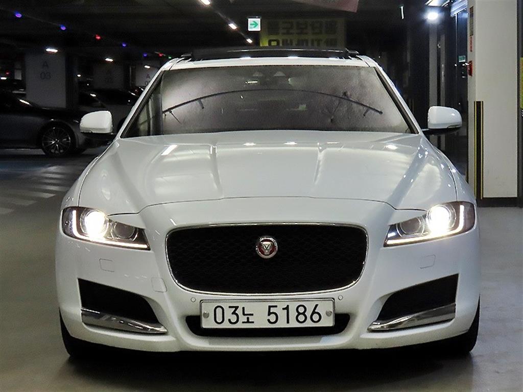 Jaguar XF - Vista 2