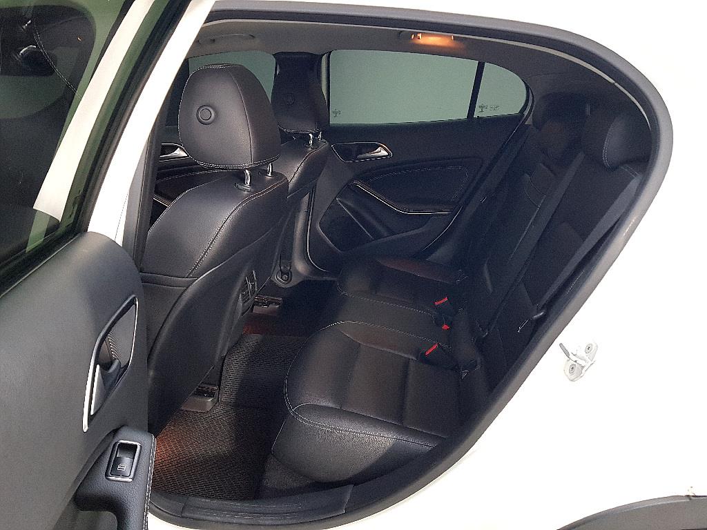 Mercedes Benz GLA Class - Vista 9