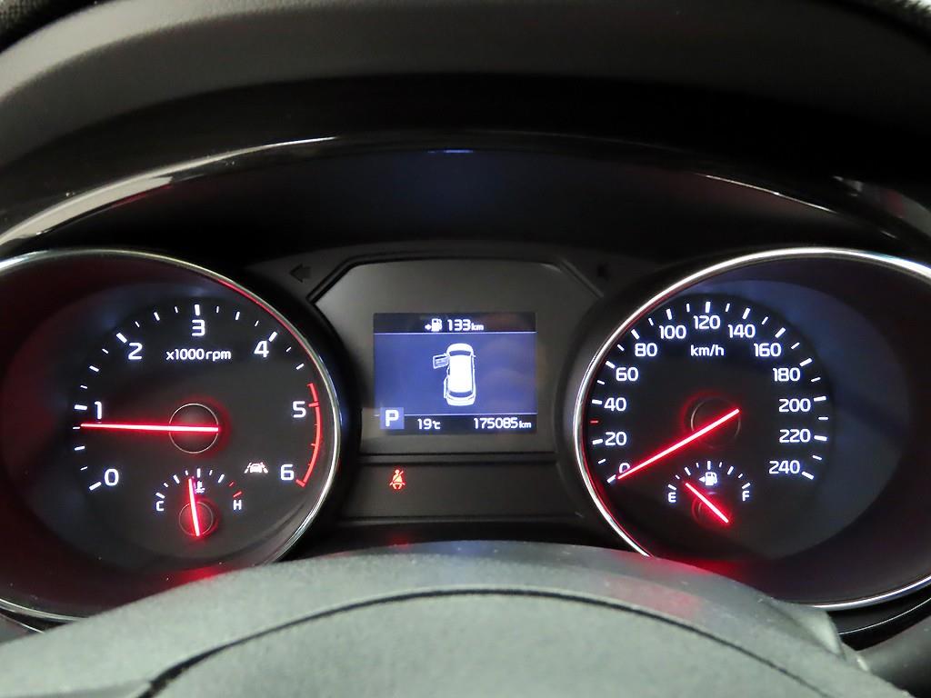 KIA Carnival - Vista 5