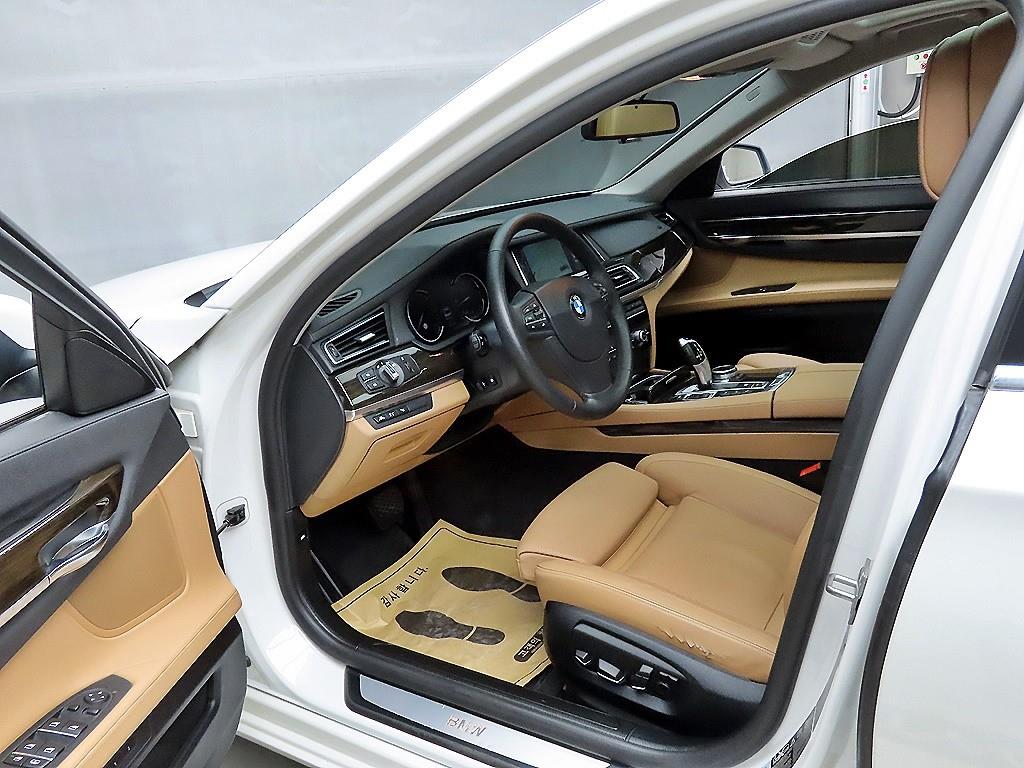 BMW 7 Series - Vista 5