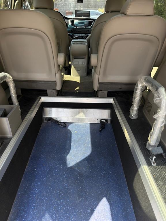 KIA Carnival - Vista 12
