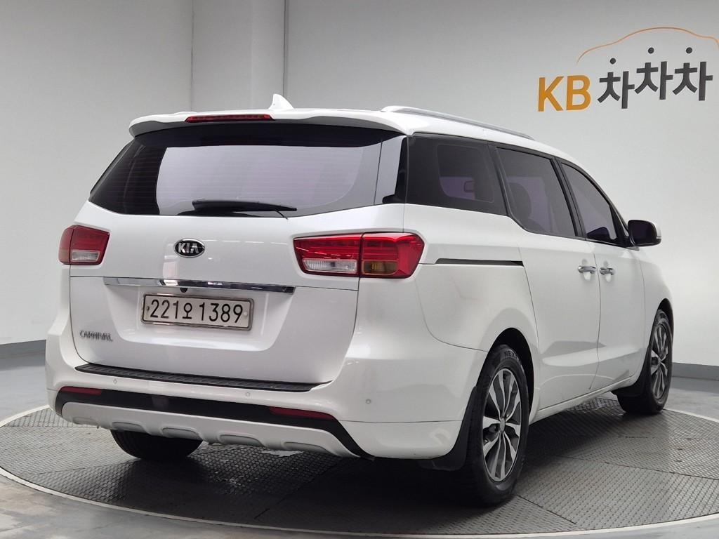 KIA Carnival - Vista 3