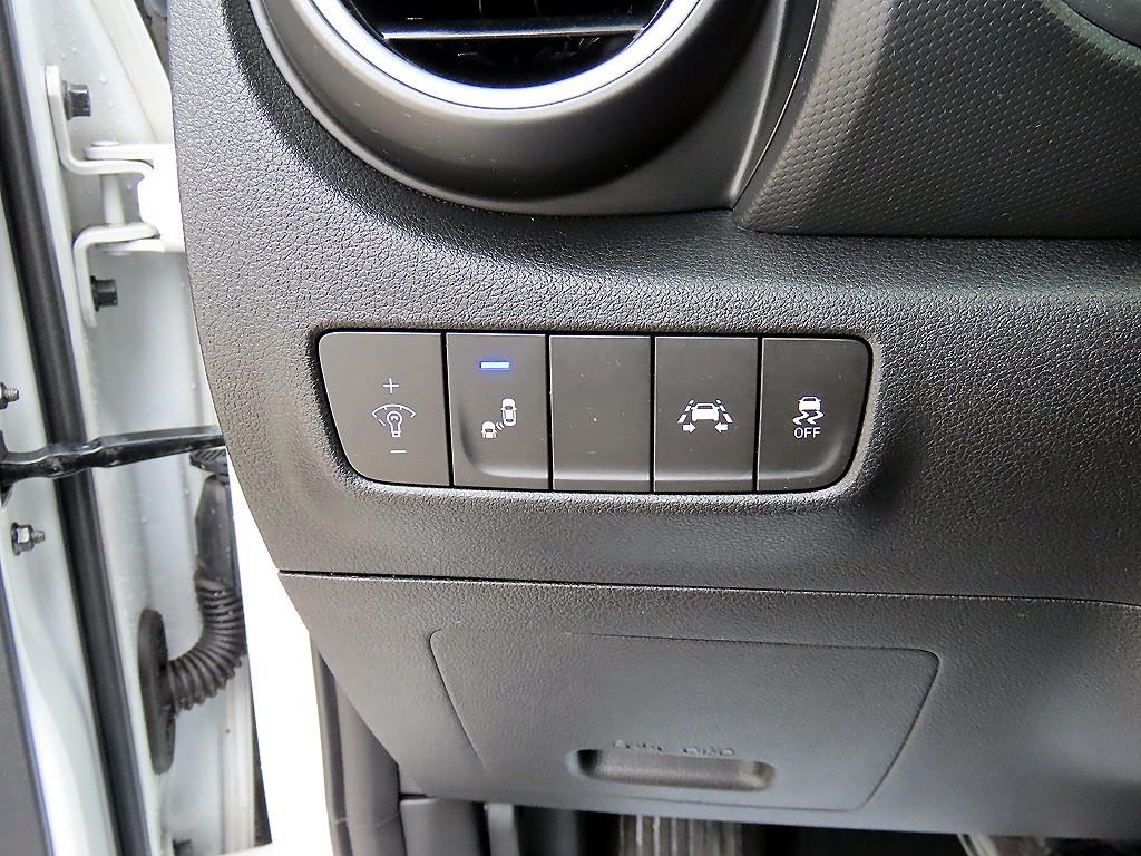 HYUNDAI Kona - Vista 12