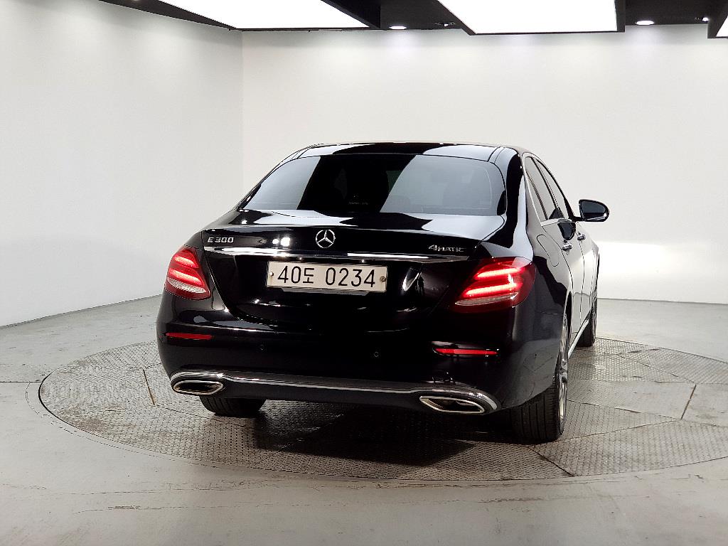 Mercedes Benz E class - Vista 3