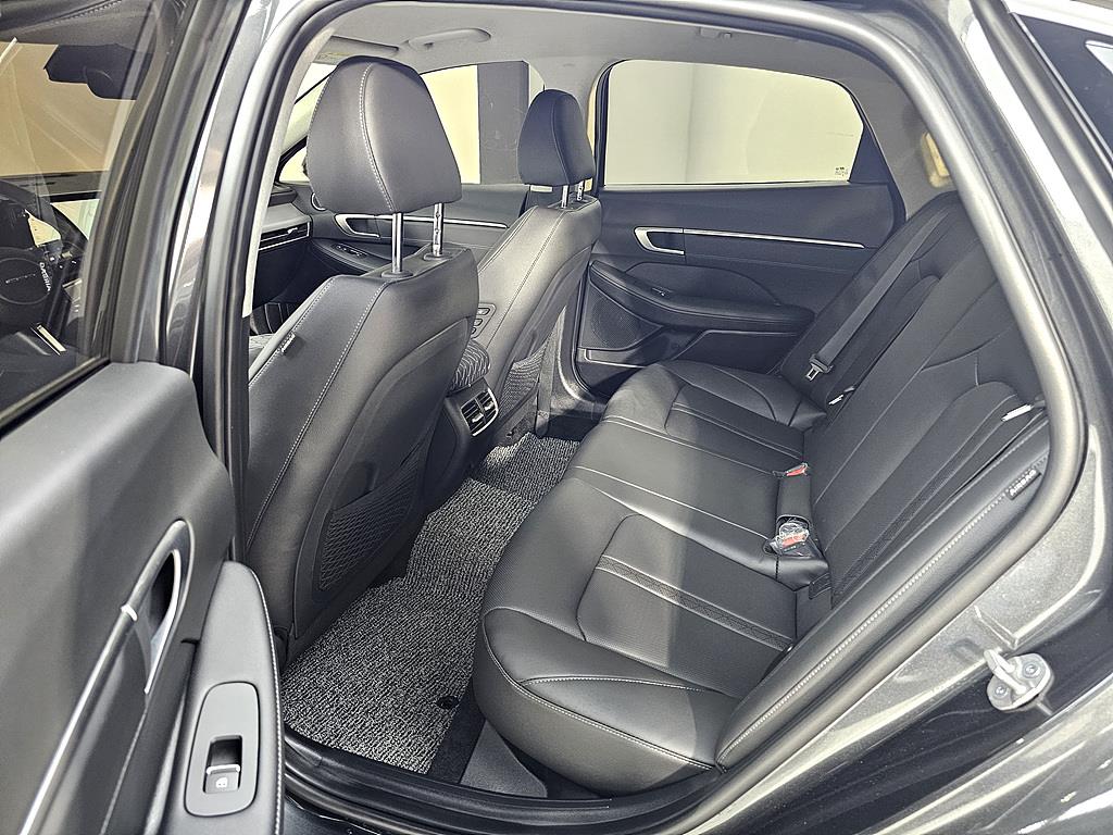 HYUNDAI Sonata - Vista 9