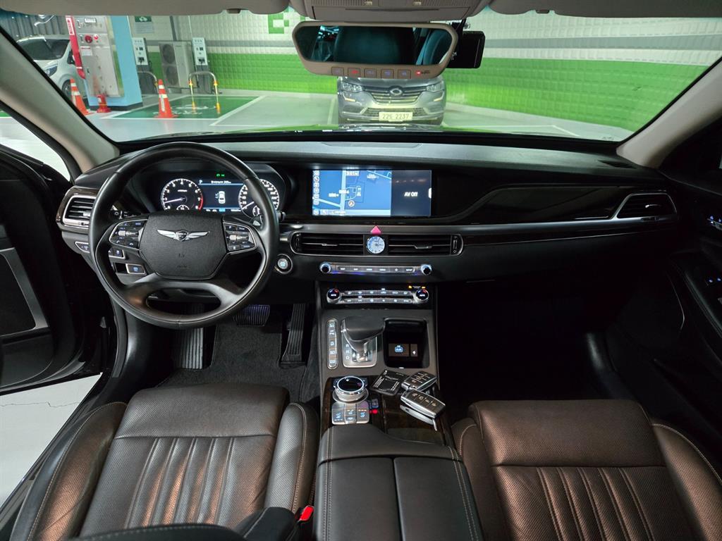 Genesis G90 - Vista 8