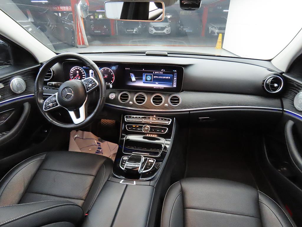 Mercedes Benz E class - Vista 5