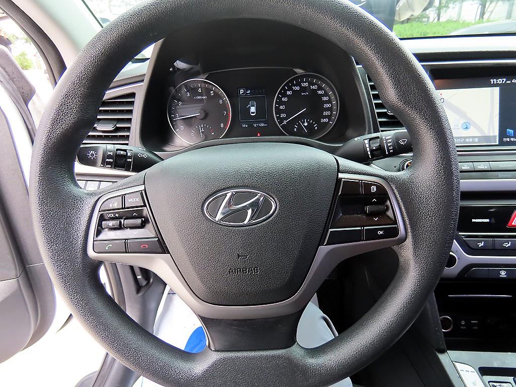 HYUNDAI Avante - Vista 8