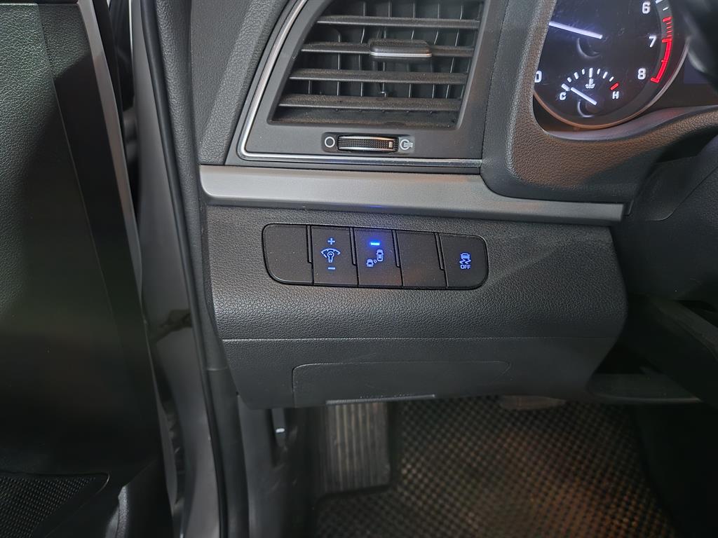 HYUNDAI Avante - Vista 8