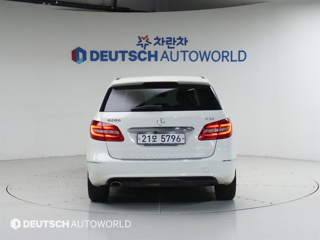 Mercedes Benz B Class (MY B) - Vista 4