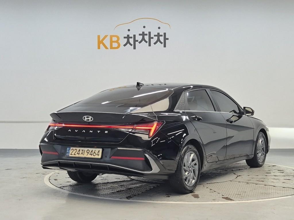 HYUNDAI Avante - Vista 3