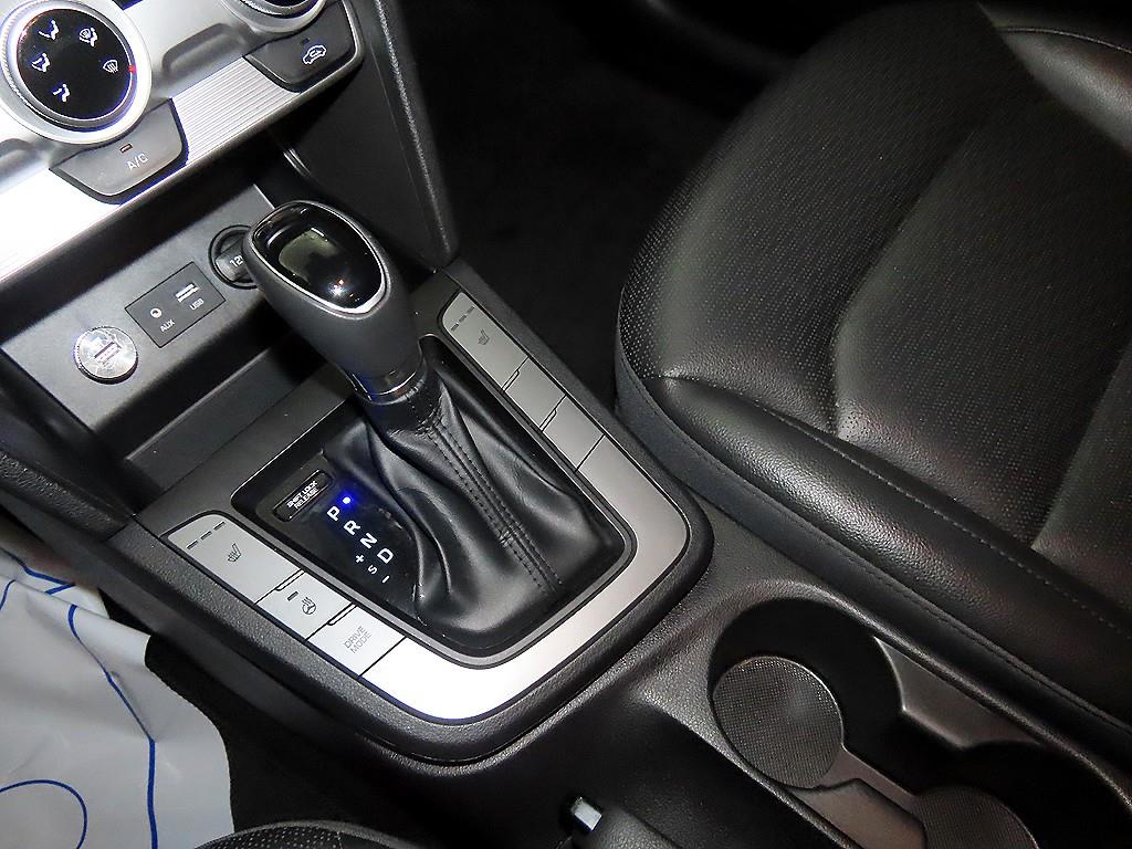 HYUNDAI Avante - Vista 12