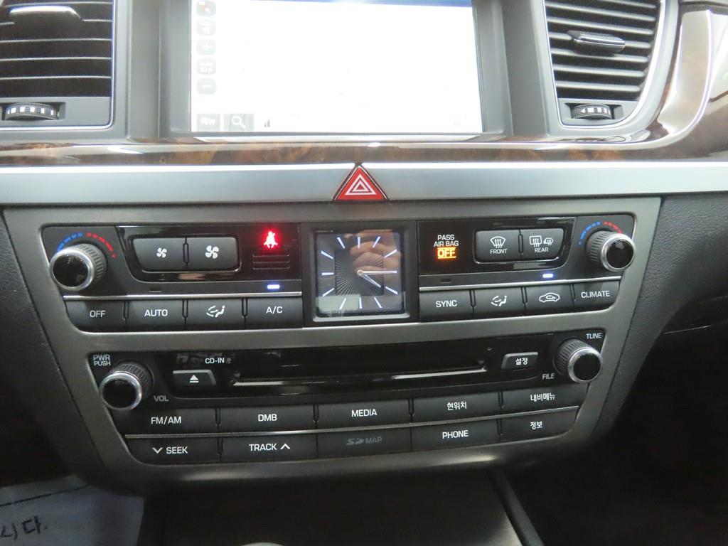 HYUNDAI Genesis - Vista 12