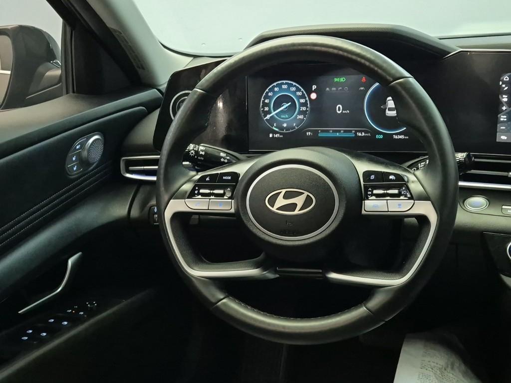 HYUNDAI Avante - Vista 9