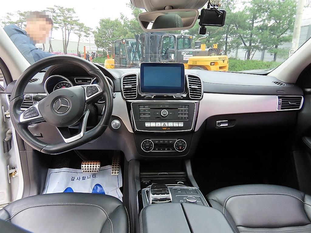 Mercedes Benz GLE Class - Vista 7