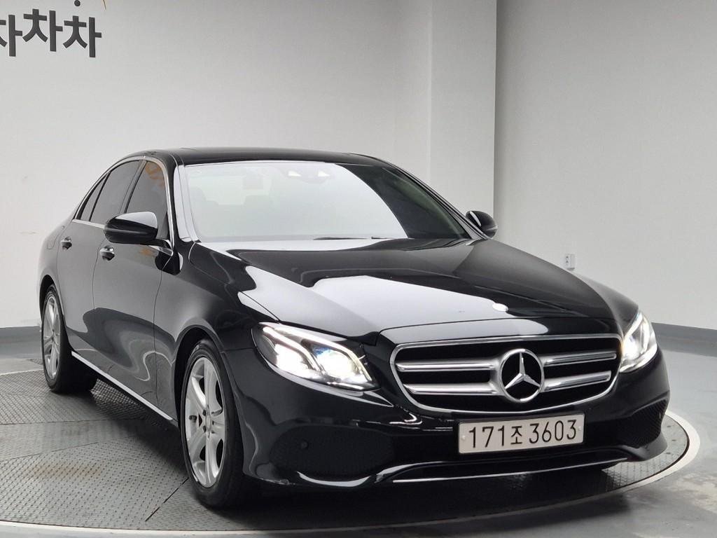 Mercedes Benz E class - Vista 4