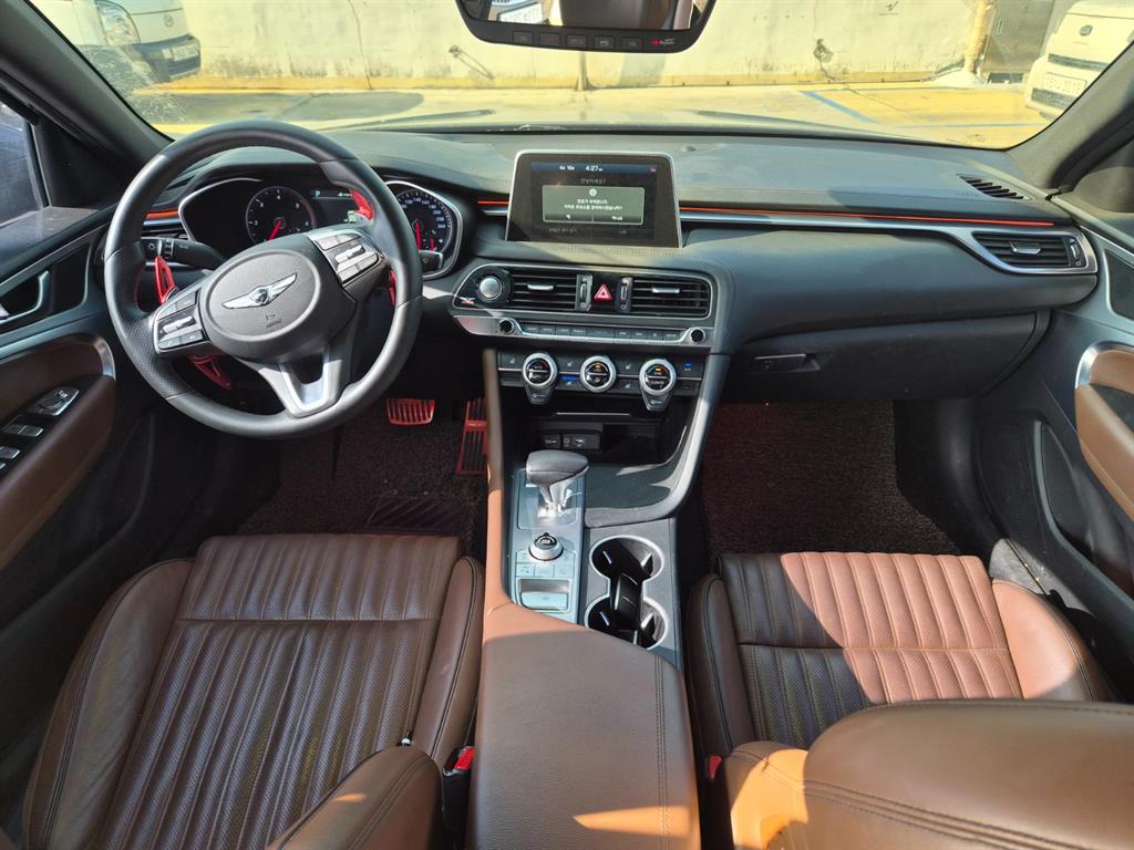 Genesis G70 - Vista 8