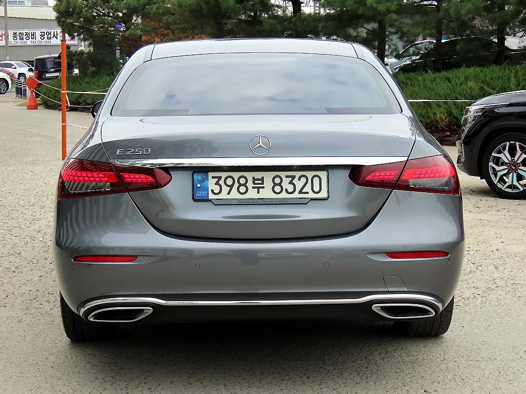 Mercedes Benz E class - Vista 4