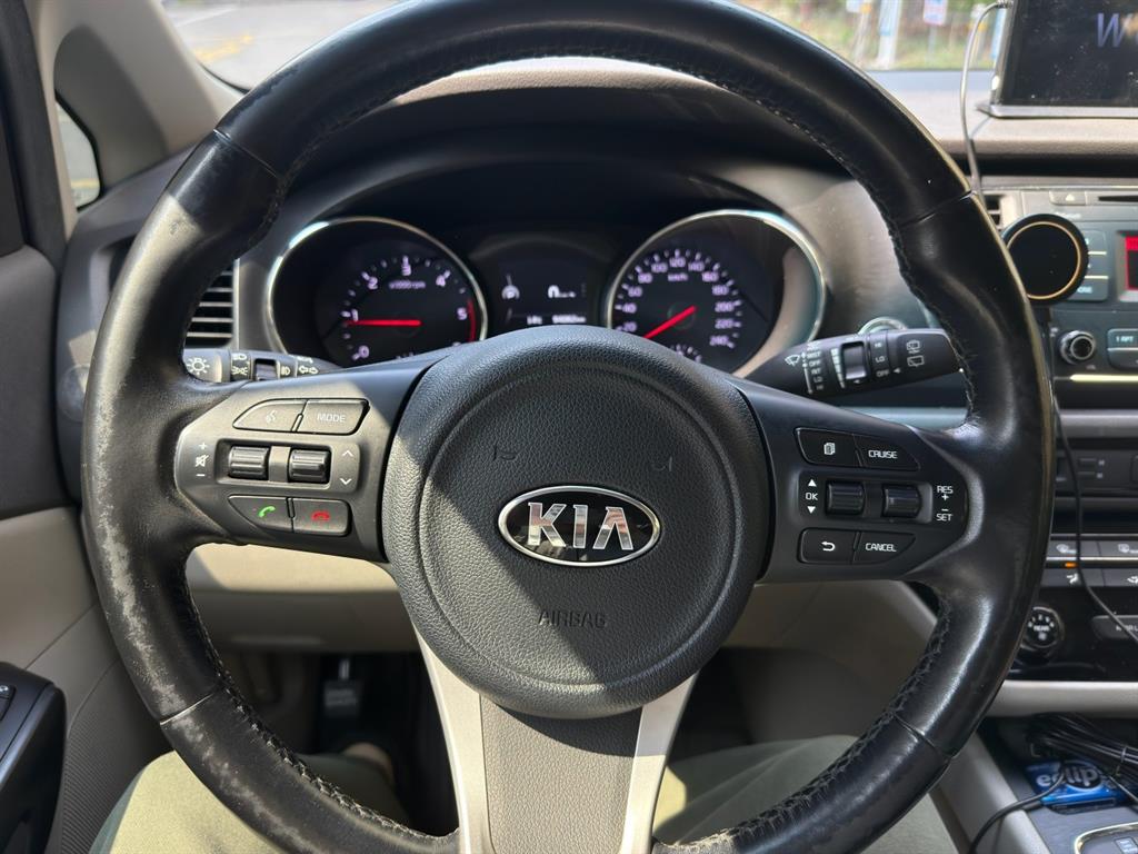 KIA Carnival 2016 Blanco - Importación desde Corea - HF Imports Iquique - Foto 19