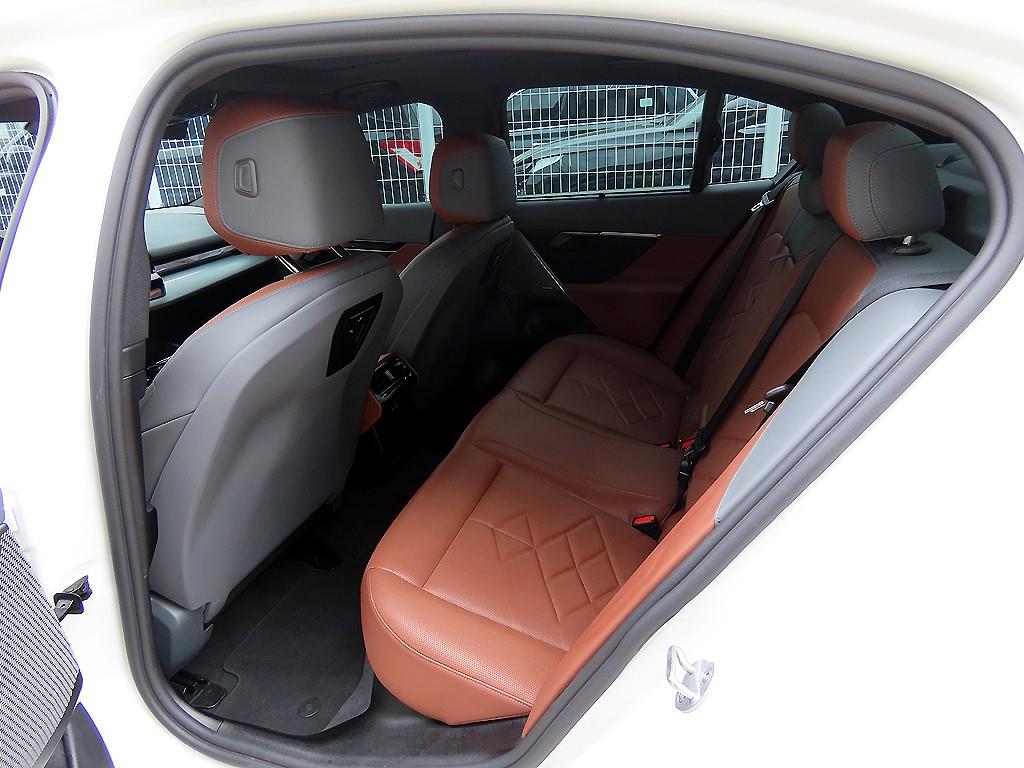 BMW 5 Series - Vista 6