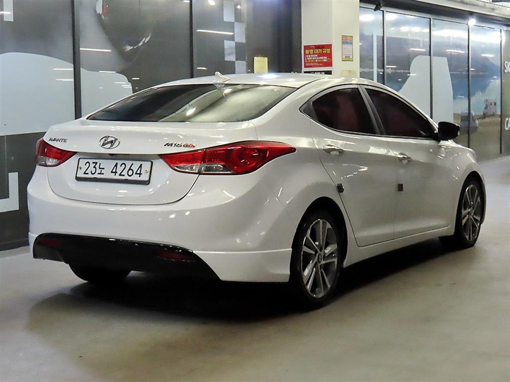 HYUNDAI Avante - Vista 4