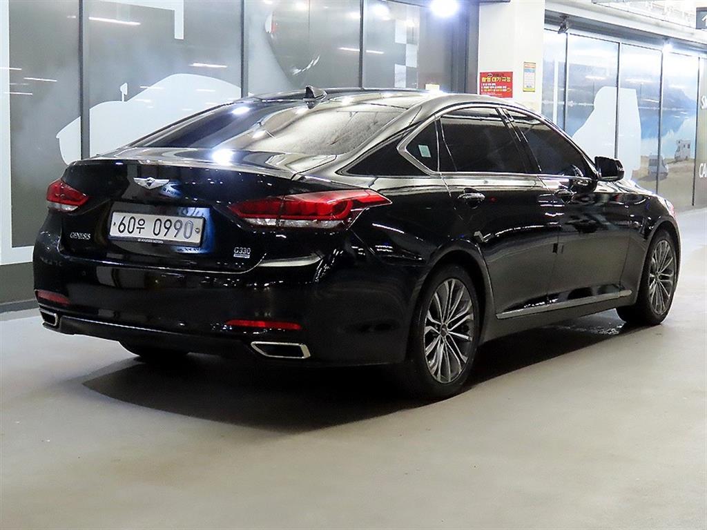 HYUNDAI Genesis - Vista 4