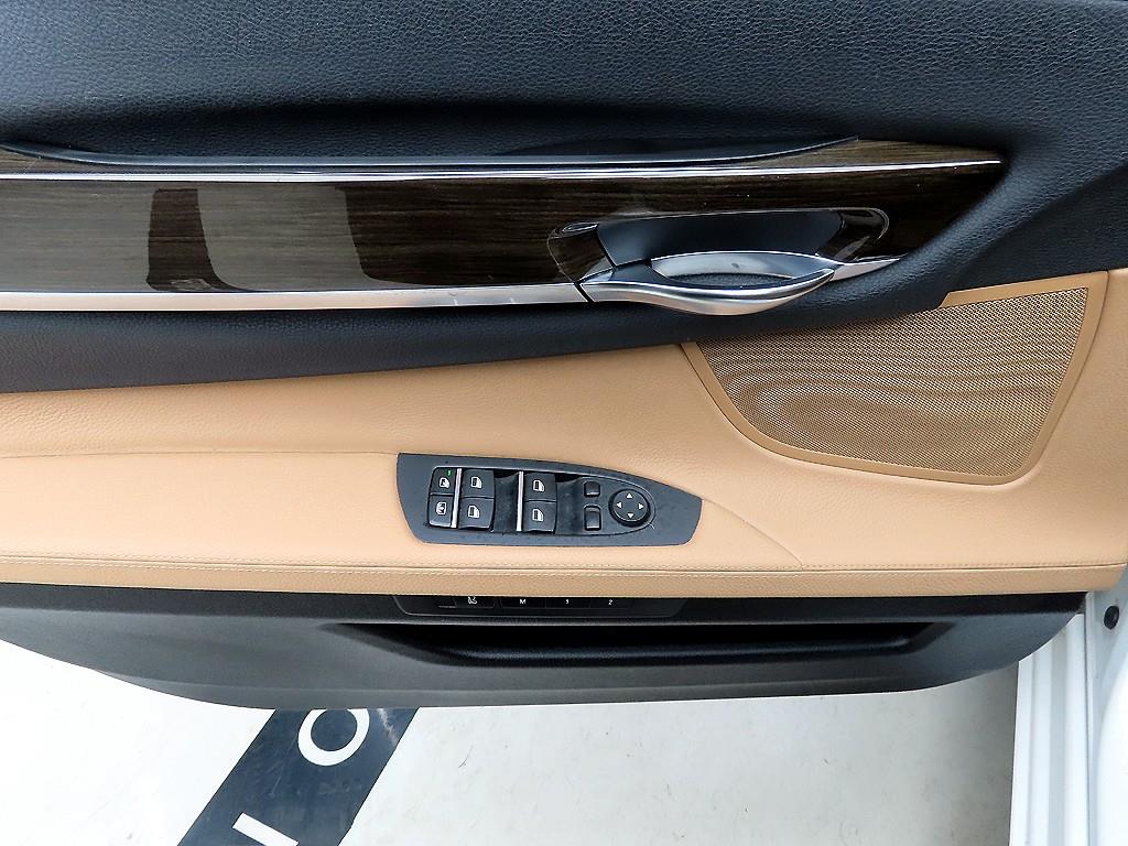 BMW 7 Series - Vista 11