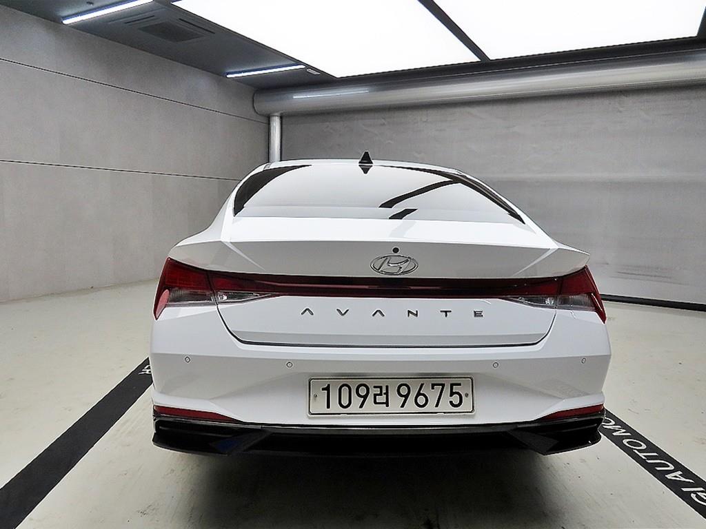 HYUNDAI Avante - Vista 3