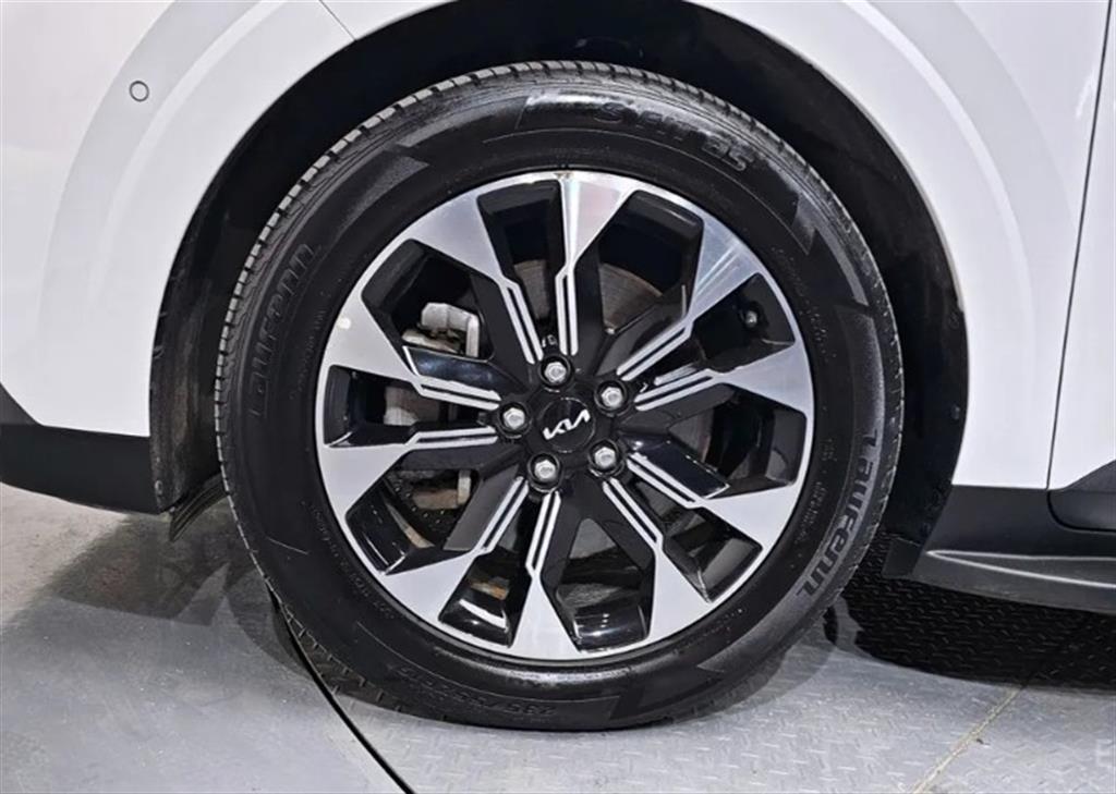 KIA Carnival - Vista 5