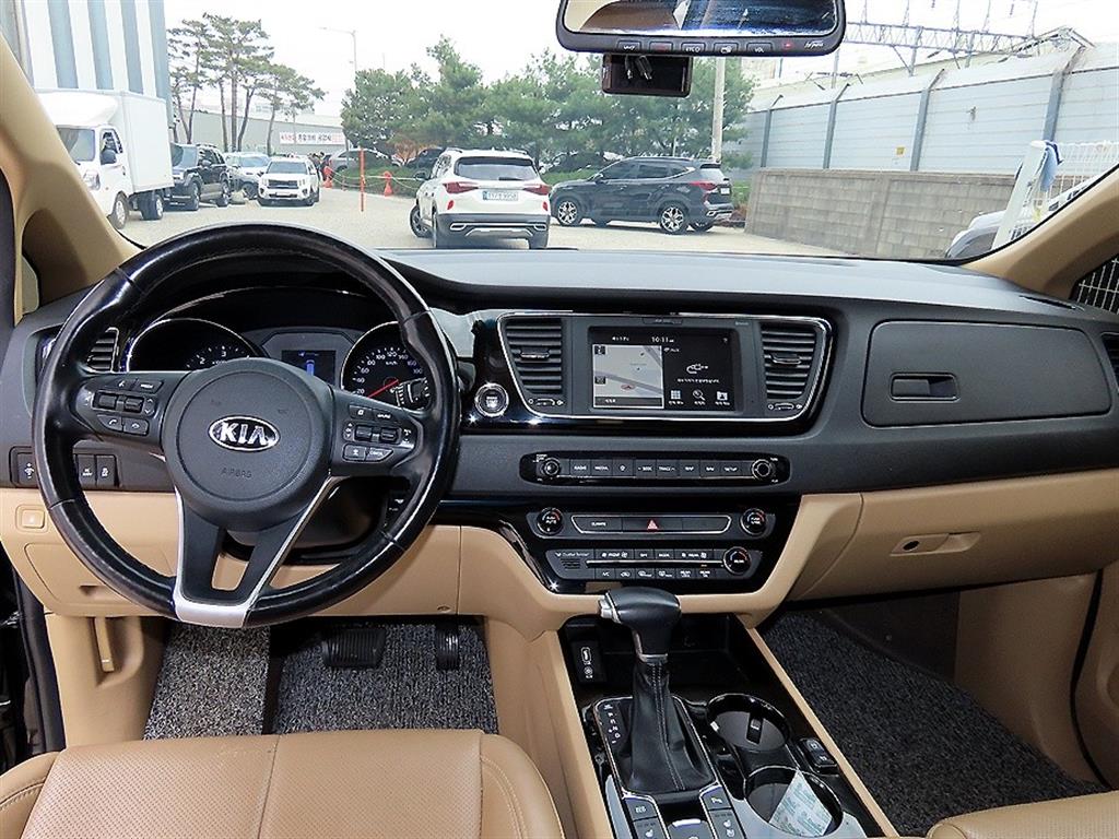 KIA Carnival - Vista 7