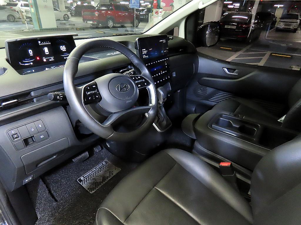 HYUNDAI Staria - Vista 10