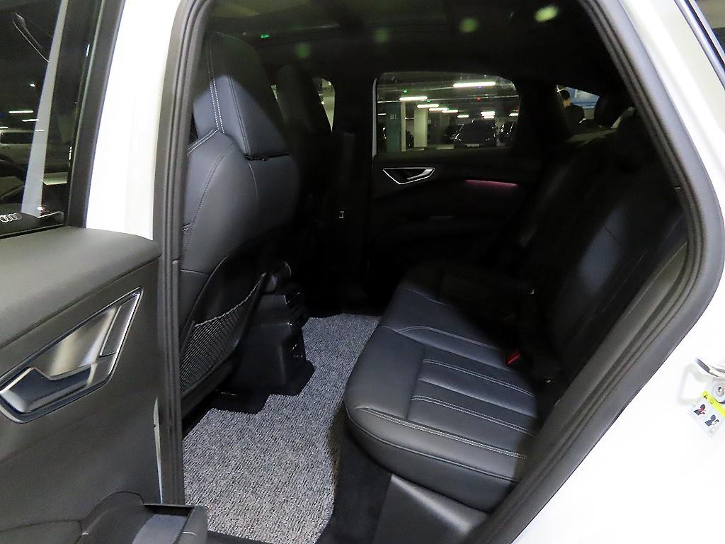 Audi Q4 - Vista 7