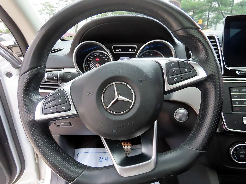 Mercedes Benz GLE Class - Vista 8