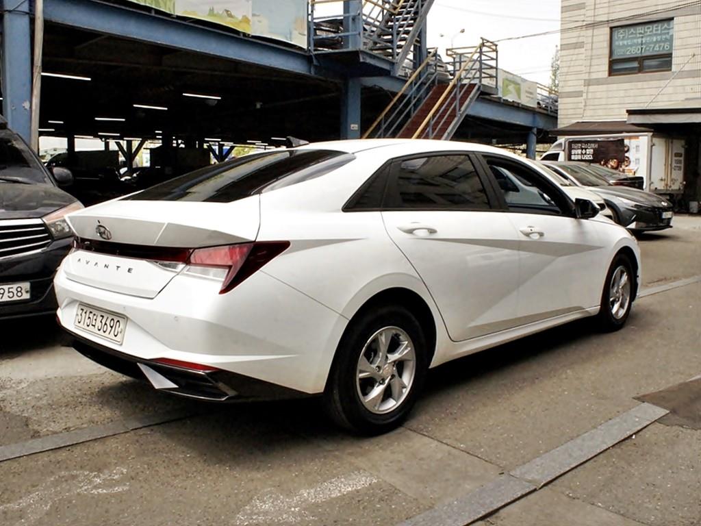 HYUNDAI Avante - Vista 5