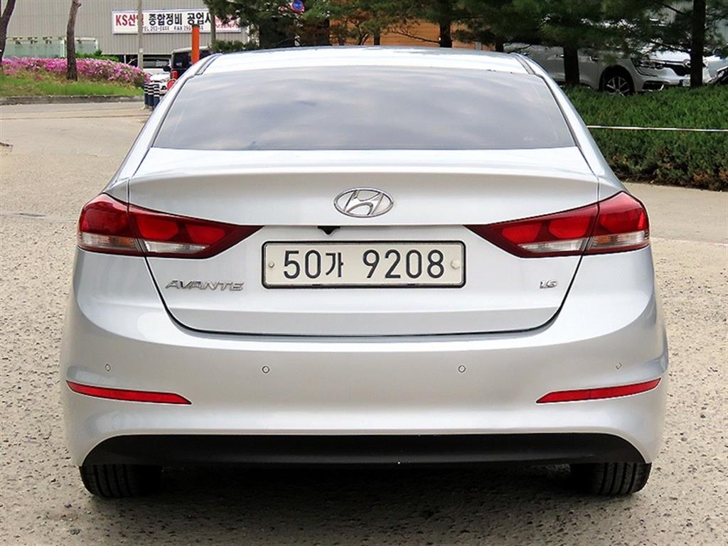 HYUNDAI Avante - Vista 4