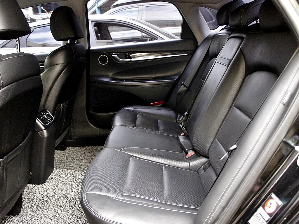 HYUNDAI Grandeur - Vista 11