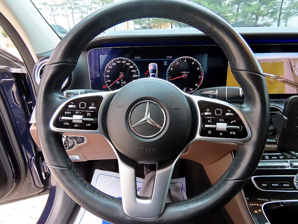 Mercedes Benz E class - Vista 8