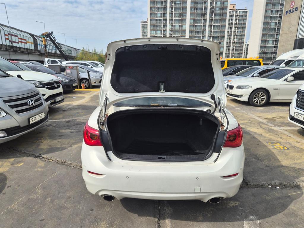 Infiniti Q - Vista 5