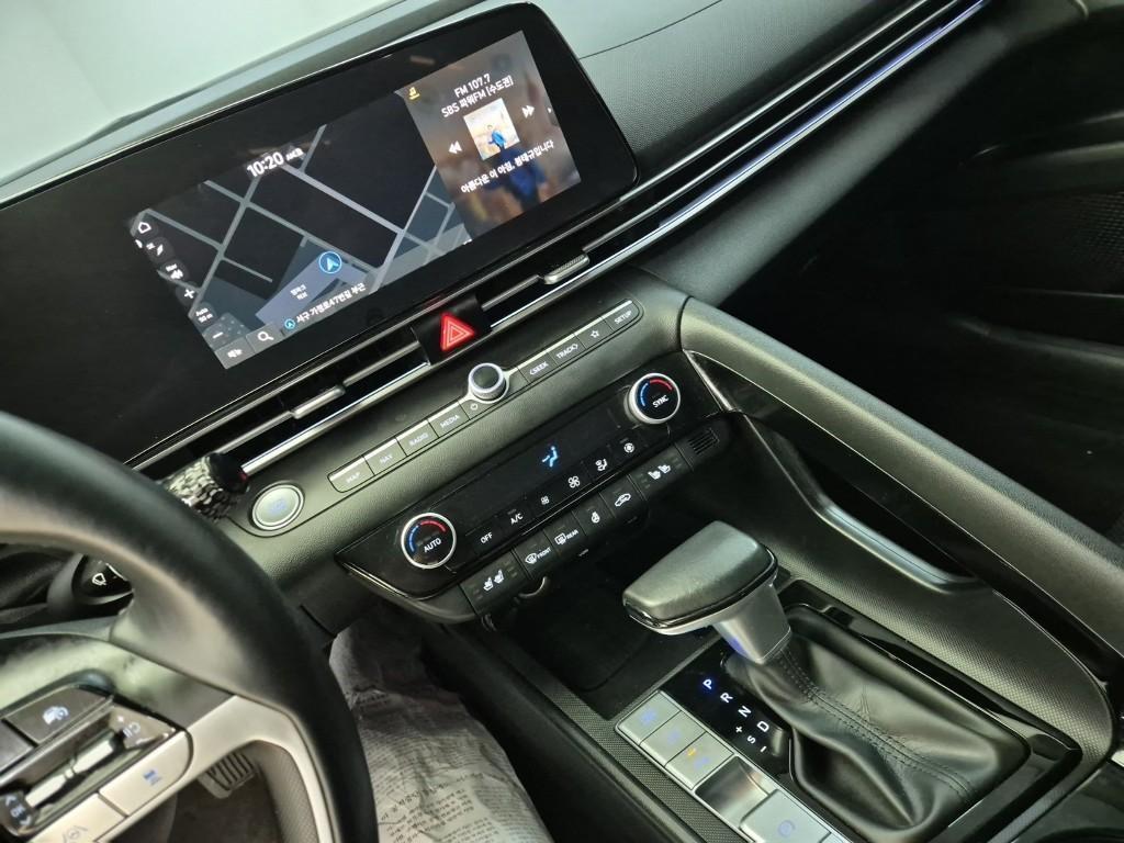 HYUNDAI Avante - Vista 10