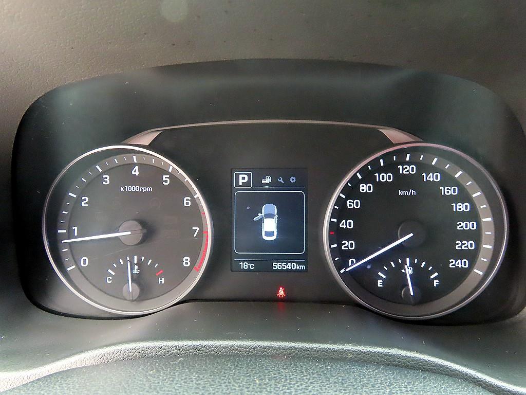 HYUNDAI Avante - Vista 9