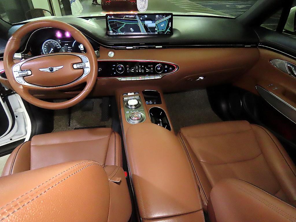 Genesis GV70 - Vista 10