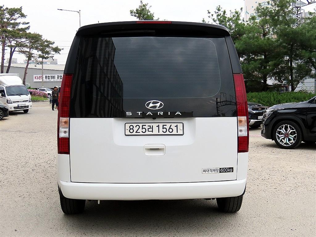 HYUNDAI Staria - Vista 4